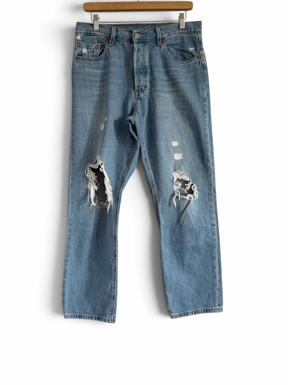 Levi's Women’s 501 Distressed Light Wash Straight Jeans 29 L26